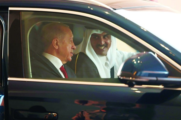 أمير قطر والرئيس التركي يبحثان العلاقات الثنائية والمستجدات الدولية والإقليمية