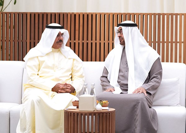 ممثل الأمير سمو رئيس الوزراء يقدم واجب العزاء إلى رئيس الإمارات وشيوخ عائلة آل نهيان بوفاة الشيخ سعيد بن زايد
