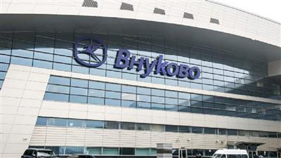 عمدة موسكو: توجيه الرحلات الجوية من مطار فنوكوفو بضواحي موسكو إلى مطارات أخرى إثر هجوم بمسيرات