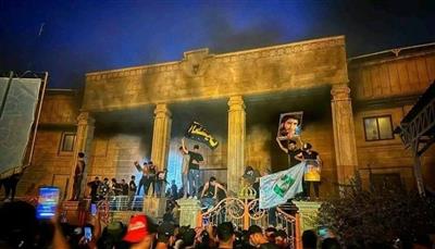 بعد إضرام النيران فيها.. المحتجون العراقيون يبدأون الانسحاب من سفارة السويد في بغداد