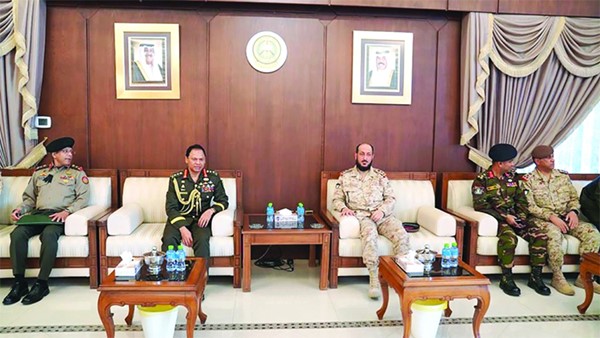 رئيس أركان بنغلاديش زار كلية علي الصباح العسكرية