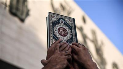 مجموعة معادية للإسلام أحرقت مصحفا أمام سفارتي تركيا والعراق بالدنمارك