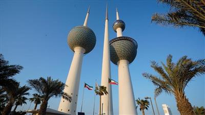 طقس حار ورياح نشطة مثيرة للغبار نهارًا حار إلى مائل للحرارة ليلاً.. والعظمى 46