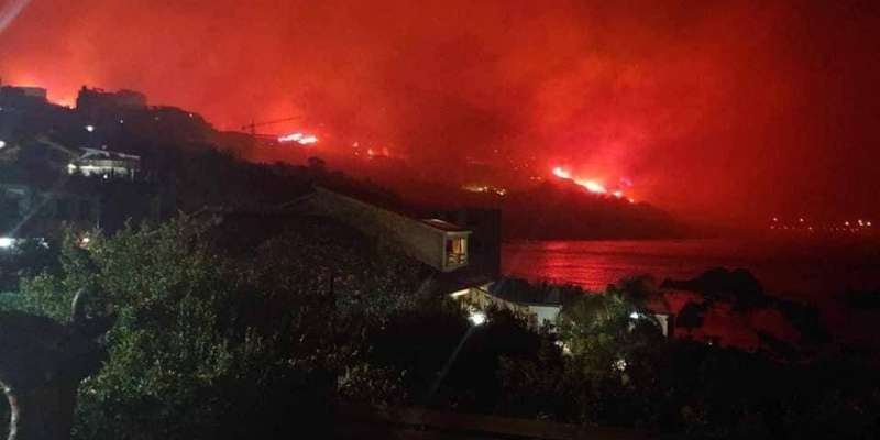 #الجزائر.. اندلاع حريق في غابات منطقة عش الباز ببوليمات