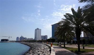 طقس حار ورطب نسبيًا نهارًا حار ليلاً.. والعظمى 46