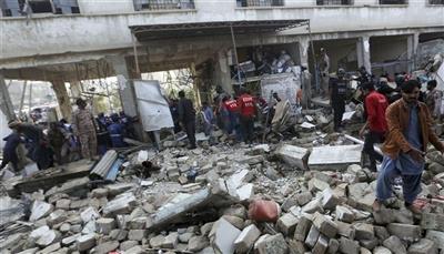 52 قتيلاً وعشرات المصابين جرّاء هجوم انتحاري في باكستان
