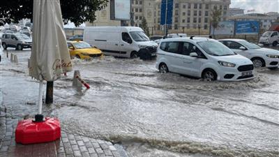 أمطار غزيرة وسيول في بعض مناطق إسطنبول