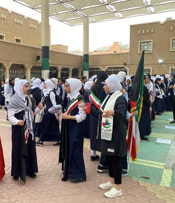 وقفة تضامنية لطلبة المدارس مع أهل غزة