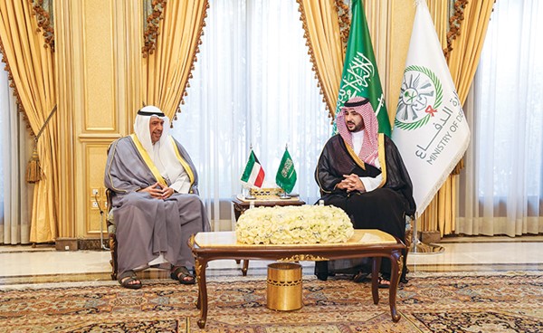 أحمد الفهد وخالد بن سلمان بحثا تعزيز التعاون بين الكويت والسعودية