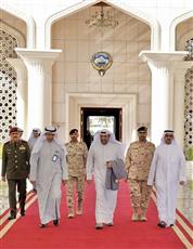 وزير الدفاع يتوجه إلى قطر في زيارة رسمية