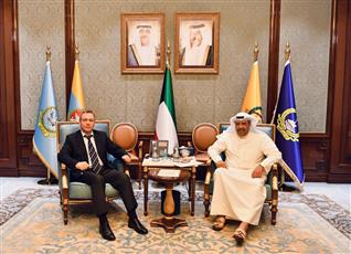 نائب رئيس مجلس الوزراء ووزير الدفاع يستقبل سفيري تركيا وروسيا لدى البلاد