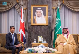 ولي العهد السعودي يلتقي في الرياض رئيس وزراء بريطانيا