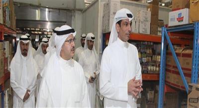 وزيرا الشئون والتجارة يتفقدان عددا من مخازن التعاونيات