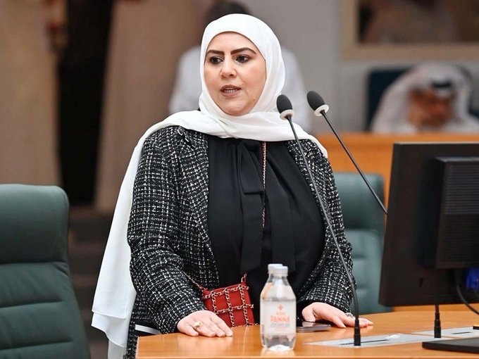 استقالة #وزيرة_الأشغال د. أماني بوقماز