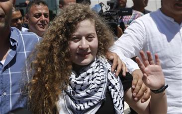 جيش الاحتلال الإسرائيلي: توقيف الناشطة الفلسطينية عهد التميمي بتهمة «التحريض على الإرهاب»