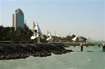 طقس مائل للحرارة ورطب نسبيًا نهارًا معتدل إلى مائل للبرودة ليلاً.. والعظمى 31