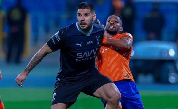 الهلال يبتعد بصدارة الدوري السعودي