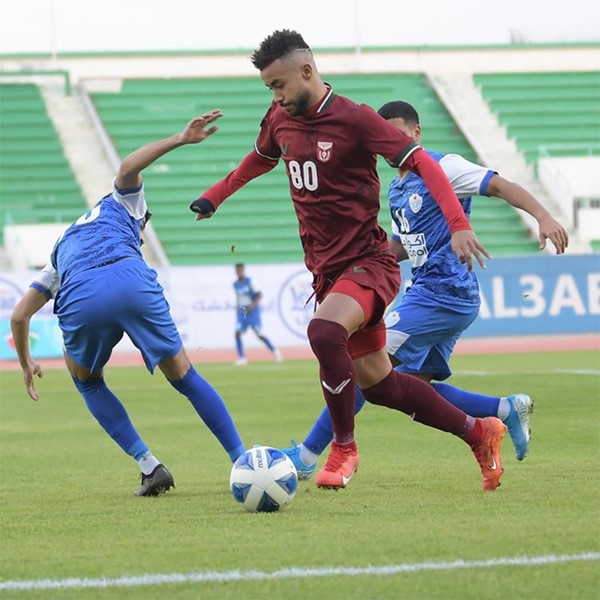 النصر يتخطى الشباب بصعوبة