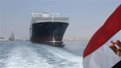 انتظام سير الملاحة فى قناة السويس.. بعد اصطدام شاحنة حاويات بجسر