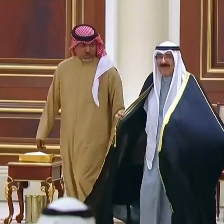 سمو الأمير #الشيخ_مشعل_الأحمد يغادر #المطار_الأميري في اليوم الثاني لتلقي التعازي بوفاة #الأمير_الراحل طيب الله ثراه