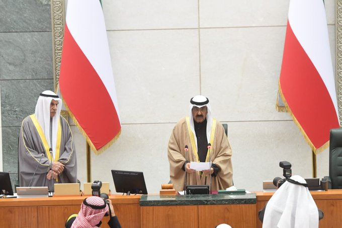 عاجل | سمو الأمير الشيخ مشعل الأحمد: يتوجب علينا كقيادة سياسية أن نكون قريبين من الجميع فسيروا على بركة الله وتوفيقه
