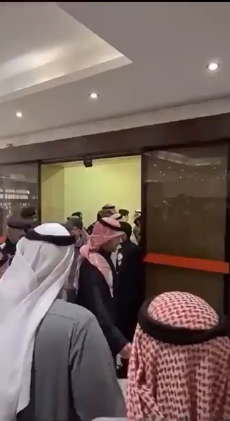 وصول الشيخ #عذبي_الفهد إلى أرض الوطن بعد أكثر من 6 سنوات في المهجر