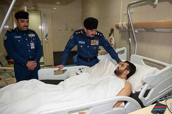 الفريق المكراد زار الرقيب المصاب في مستشفى الرازي