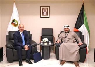 وكيل الدفاع يبحث مجالات التعاون مع نائب رئيس شركة «إيرباص» هيليكوبتر