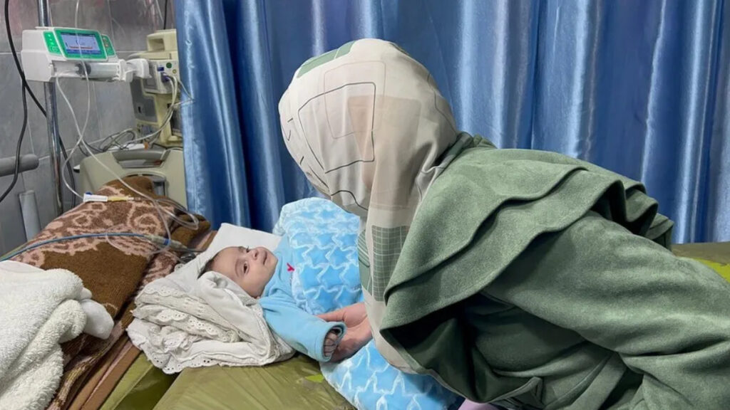 ما مصير الأطفال الجوعى في قطاع غزة؟ هل يجدون مغيثا؟ أم سيقضي عليهم الجوع؟