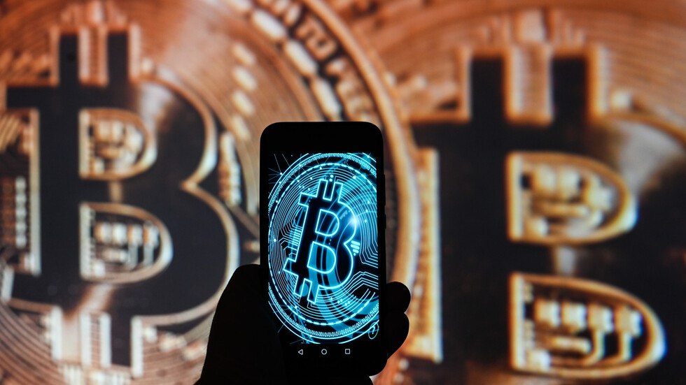 عملة “البيتكوين” تصعد إلى مستوى تاريخي جديد