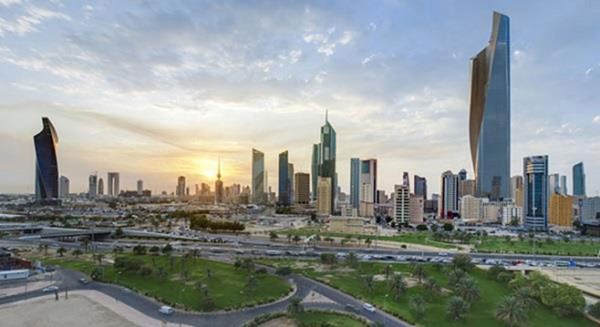 طقس مائل للحرارة وغائم جزئياً مع فرصة لأمطار متفرقة تكون رعدية وفرصة للغبار.. والعظمى 33