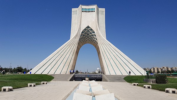 طهران تحض الغرب على أن يكون “ممتناً” لضبط النفس الإيراني تجاه إسرائيل