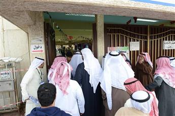 كبار السن يتوافدون إلى #صناديق_الاقتراع للإدلاء بأصواتهم