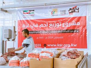 توزيع 52 طنا من اللحوم على 10 آلاف أسرة نازحة في قطاع غزة خلال أيام عيد الفطر