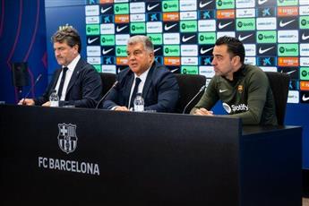 رئيس برشلونة مؤكداً استمرار تشافي مدرباً: نحتاج لمرجع مثله في غرفة خلع الملابس