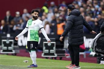 بعد أزمته مع كلوب.. إدارة ليفربول تخطط لبقاء صلاح ضمن قوام الفريق