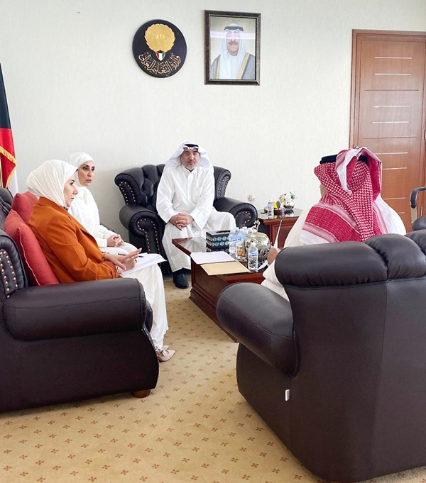 عادل العدواني استقبل مراجعي «التعليم العالي» للاستماع لمطالبهم وحلّ مشكلاتهم