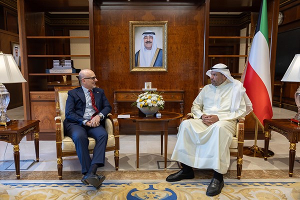 وزير الخارجية يبحث مع سفير ايطاليا العلاقات الثنائية وسبل تعزيزها