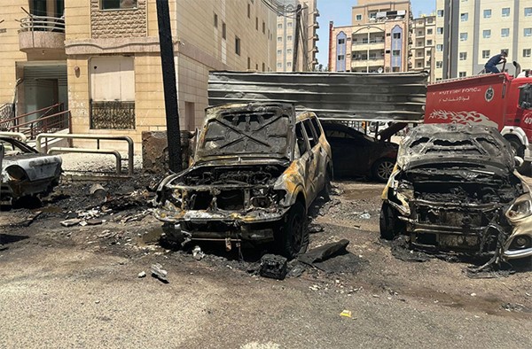 فرق الإطفاء تسيطر على حريق مركبات في منطقة الفروانية