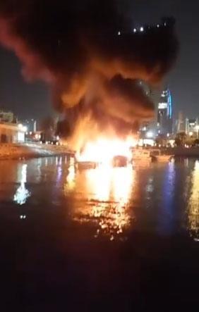 اندلاع حريق في مسنات سوق شرق يلتهم عدداً من اللنجات والطراريد