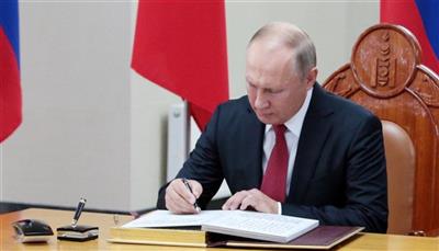 بوتين يوقع قراراً يسمح بمصادرة الأصول الأمريكية