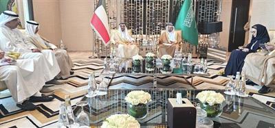 وزير المالية الكويتي يبحث مع نظيره السعودي التعاون الثنائي الاستثماري والاقتصادي