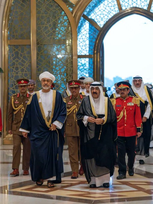 سلطان عُمان يغادر البلاد بعد زيارة دولة