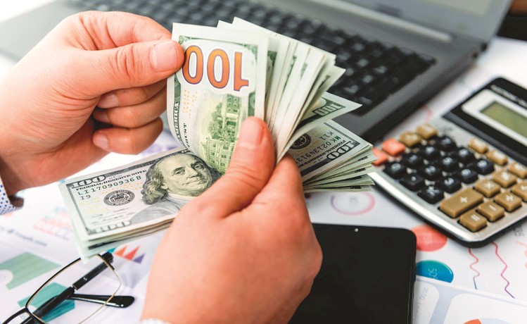 الكويت الثالثة عربياً والعاشرة عالمياً في تحويلات الوافدين بـ 12.7 مليار دولار