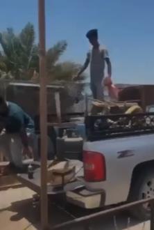 مواطن يوثق عملية إخلاء المنازل بفيلكا‬ بعد إنذارهم نهائياً من قبل ‫إدارة أملاك الدولة وبلدية الكويت