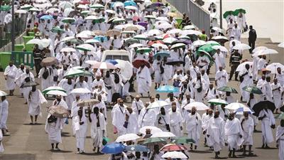 السعودية تحذر الحجاج من التعرض لأشعة الشمس وتدعو إلى الالتزام بالتعليمات الصحية