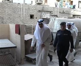وزير الداخلية يتفقد المخالفات السكنية في حولي