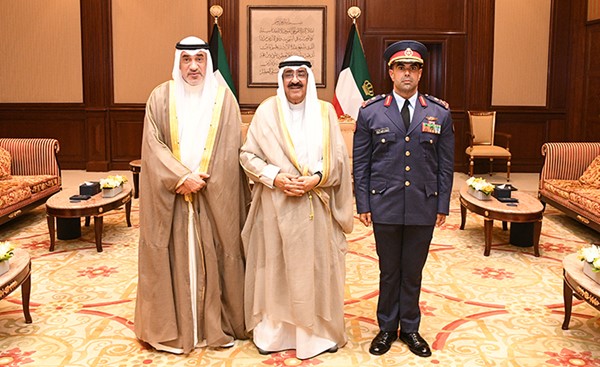الأمير يستقبل النائب الأول الذي قدم لسموه نائب رئيس الأركان