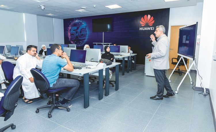كلية الكويت للعلوم والتكنولوجيا تطلق المخيم الصيفي لتنمية المهارات في التحول الرقمي