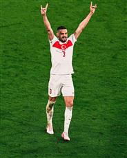 اليويفا يحقق مع لاعب تركيا ديميرال بسبب «إشارة قومية»